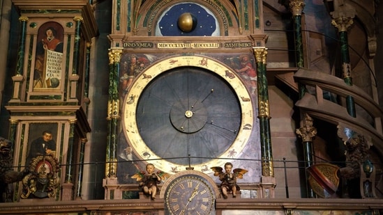 The rising zodiac clock(Pexels)