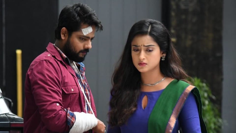 'কমলা নিবাস'-এ নতুন টুইস্ট! আদিত্য-পল্লবীর মাঝে তৃতীয় ব্যক্তি, বাংলার ‘মাহি’ কে?