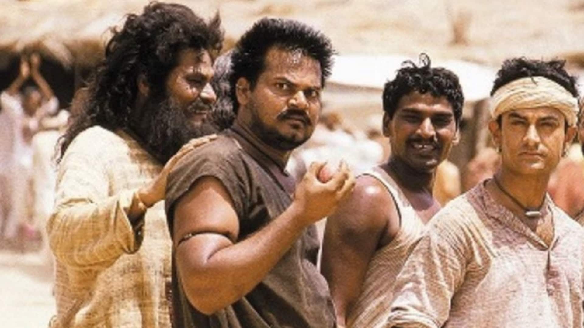 Akhilendra Mishra with Aamir Khan in Lagaan. Akhilendra Mishra with Aamir Khan in Lagaan.
