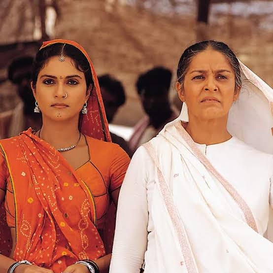 Gracy Singh and Suhasini Mulay in Lagaan. Gracy Singh and Suhasini Mulay in Lagaan.