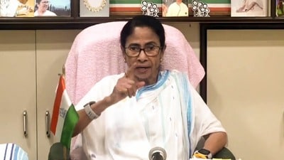মমতার অভিযোগ, চলতি বছরে এখনও পর্যন্ত বই বিক্রির রয়্যালটির এক টাকাও হাতে পাননি। (MAMATA BANERJEE SOCIAL MEDIA) মমতার অভিযোগ, চলতি বছরে এখনও পর্যন্ত বই বিক্রির রয়্যালটির এক টাকাও হাতে পাননি। (MAMATA BANERJEE SOCIAL MEDIA)