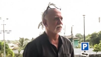 বম্বে হাইকোর্টে বড় ধাক্কা তরুণ তেজপালের! (ANI Video Grab) বম্বে হাইকোর্টে বড় ধাক্কা তরুণ তেজপালের! (ANI Video Grab)
