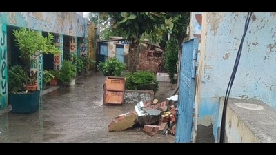 According to police and eyewitnesses, the incident occurred when school watchman Uday Singh climbed onto a table to remove a grass growing over the school’s entrance arch. (HT Photo) According to police and eyewitnesses, the incident occurred when school watchman Uday Singh climbed onto a table to remove a grass growing over the school’s entrance arch. (HT Photo)