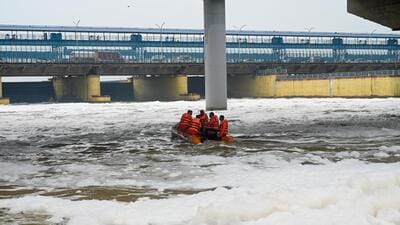 At Okhla barrage and ISBT bridge, the faecal coliform level has remained constant at 110,000 and 170,000 lakh units, respectively, in June and July. (Sunil Ghosh/HT Photo) At Okhla barrage and ISBT bridge, the faecal coliform level has remained constant at 110,000 and 170,000 lakh units, respectively, in June and July. (Sunil Ghosh/HT Photo)