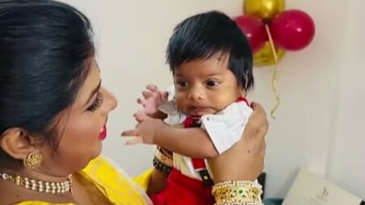 কিউটের ডিব্বা! ১ মাসের ছেলের মুখ দেখালেন সুস্মিতা, সিডোর মিষ্টি ঝলকে মুগ্ধ সকলে কিউটের ডিব্বা! ১ মাসের ছেলের মুখ দেখালেন সুস্মিতা, সিডোর মিষ্টি ঝলকে মুগ্ধ সকলে