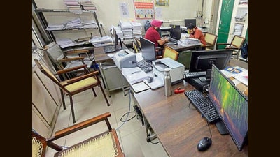 Thin attendance at the DC office in Ludhiana on Thursday due to the clerical staff strike. (Gurpreet Singh/HT) Thin attendance at the DC office in Ludhiana on Thursday due to the clerical staff strike. (Gurpreet Singh/HT)