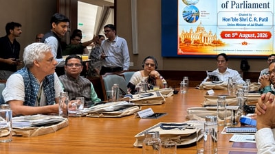 রাজ্যসভার তৃণমূল সাংসদ তথা প্রাক্তন আইপিএস আধিকারিক রাজীব কুমারকে ঘিরে নতুন করে রাজনৈতিক জল্পনা শুরু হয়েছে। রাজ্যসভার তৃণমূল সাংসদ তথা প্রাক্তন আইপিএস আধিকারিক রাজীব কুমারকে ঘিরে নতুন করে রাজনৈতিক জল্পনা শুরু হয়েছে।