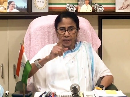 মমতার অভিযোগ, চলতি বছরে এখনও পর্যন্ত বই বিক্রির রয়্যালটির এক টাকাও হাতে পাননি।