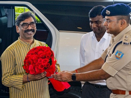এবার সরাসরি মুখ্যমন্ত্রী হেমন্ত সোরেনের ইস্তফার দাবি তুললেন আন্দোলনকারীরা।