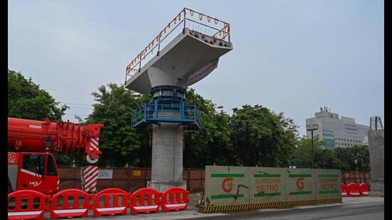 A senior GMRL official said that the pier cap was erected on a 7.8-metre-high pier near the Sector 40 traffic signal. (Parveen Kumar/HT)