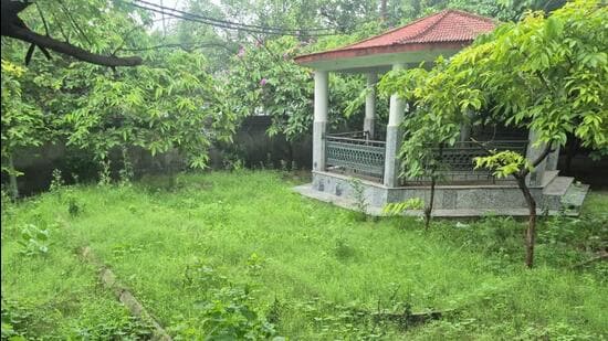 At the meeting on Wednesday, officials assured the sector’s resident welfare association (RWA) representatives of site inspections and action within the next few days. (HT Photos)