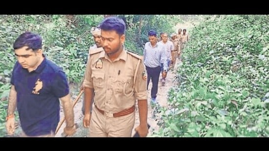 Dudhwa buffer zone officials during a combing operation. (HT)