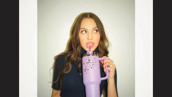 Everyone wanted a Stanley tumbler with straw charms in 2024. But now we’re over it. (INSTAGRAM/@OLIVIARODRIGO)
