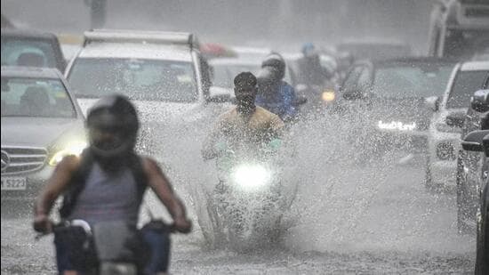 From 11:30pm on Wednesday to 8:30am on Thursday, Palam recorded the highest rainfall at 23.8mm. (HT Photo)