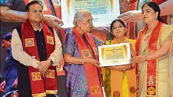 Governor Anandiben Patel during the DDU Gorakhpur University convocation on Thursday. (HT )