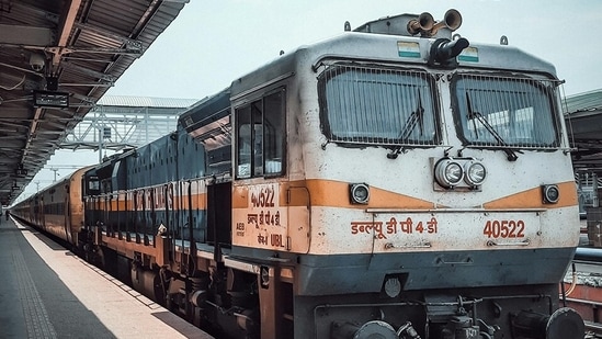 From 1989 to 2010, long-distance passenger trains used four-digit numbering, which has now changed to five digits.