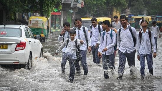 The India Meteorological Department (IMD) has forecast that wet conditions will persist over the next three days, with a yellow alert in place for Friday. (Sanchit Khanna/HT Photos)