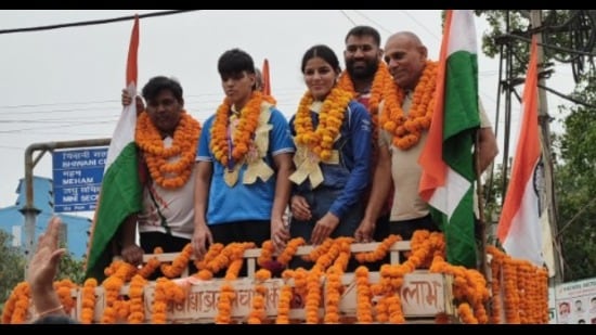 The procession ended at the Sarv Jatiya Jatu Khap platform, where the two boxers were felicitated by local organisations and village elders. (HT PHOTO)