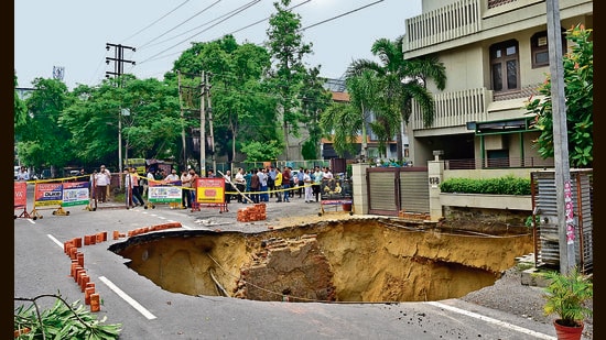The road that gave way in Kitchlu Nagar area in Ludhiana on Thursday. (Gurpreet Singh/HT)
