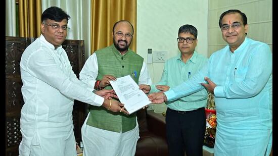 UP higher education minister Yogendra Upadhyay (second from left) handing over letter of permission to private universities (Sourced)