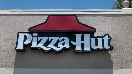 Pizza Hut is closing US restaurants as sales fall and customers shift to faster, cheaper food. (Joe Raedle/Getty Images/AFP (Photo by JOE RAEDLE / GETTY IMAGES NORTH AMERICA / Getty Images via AFP)