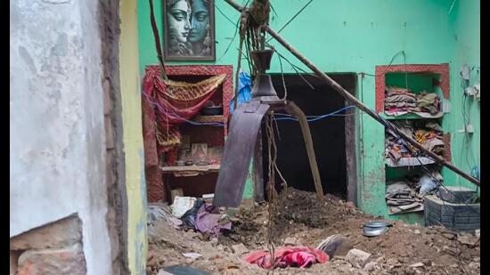 collapsed house in Pratapgarh’s Mahuli area under Kotwali police station limits in the early hours of Thursday. (Sourced)