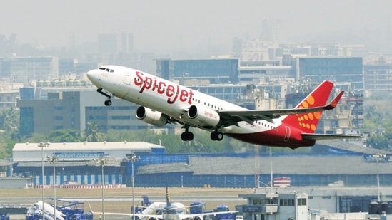 A fine of <span class='webrupee'>₹</span>1 lakh has been imposed on SpiceJet as part of the CCPA's action against platforms found using dark patterns. (MINT_PRINT)