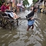 আবহাওয়া দফতরের পূর্বাভাস, এই বৃষ্টির দাপট এখনই থামছে না।