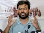 Cockroach Janata Party founder Abhijeet Dipke criticised Supreme Court over Mahua hearing remarks.(Snehal Sontakke)