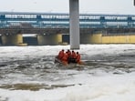 At Okhla barrage and ISBT bridge, the faecal coliform level has remained constant at 110,000 and 170,000 lakh units, respectively, in June and July. (Sunil Ghosh/HT Photo)