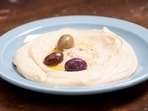 High-protein snack: Chickpea Hummus is usually served with pita bread. (Shutterstock)