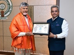సీఎం చంద్రబాబుతో హెచ్ఎస్ఎల్ సీఎండీ చంద్రశేఖరన్ రఘురాం