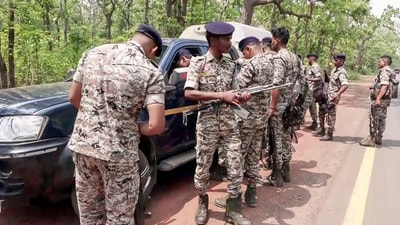 বৃহস্পতিবার পুরুলিয়ার বান্দোয়ান থানার ঝাড়খণ্ড সংলগ্ন এলাকায় যৌথ অভিযান শুরু হয়। (প্রতীকী ছবি) (ANI Video Grab) বৃহস্পতিবার পুরুলিয়ার বান্দোয়ান থানার ঝাড়খণ্ড সংলগ্ন এলাকায় যৌথ অভিযান শুরু হয়। (প্রতীকী ছবি) (ANI Video Grab)