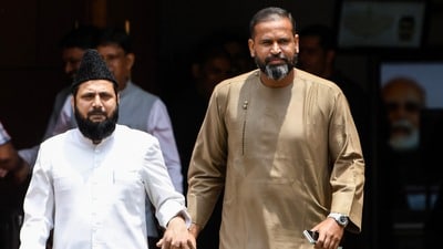 লাউডস্পিকার বিতর্কের পাশাপাশি স্মারকলিপিতে ভোটার তালিকা সংশোধন নিয়েও উদ্বেগ প্রকাশ করেছেন ইউসুফ পাঠান সহ মুর্শিদাবাদের বাকি ২ সাংসদ। (Rahul Singh) লাউডস্পিকার বিতর্কের পাশাপাশি স্মারকলিপিতে ভোটার তালিকা সংশোধন নিয়েও উদ্বেগ প্রকাশ করেছেন ইউসুফ পাঠান সহ মুর্শিদাবাদের বাকি ২ সাংসদ। (Rahul Singh)