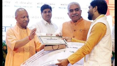Chief minister Yogi Adityanath hands over a certificate and award cheque to a handloom artisan during the National Handloom Day programme, in Lucknow on Friday. (@myogiadityanath X/ANI Photo) Chief minister Yogi Adityanath hands over a certificate and award cheque to a handloom artisan during the National Handloom Day programme, in Lucknow on Friday. (@myogiadityanath X/ANI Photo)