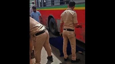 Mumbai, India - August -07, 2026: A 56-year-old Women was killed on the spot after being hit by a BEST bus near R mall junction Mulund check naka ,in Mumbai ,in Mumbai, India, on, Friday, August -07, 2026. ( photo by Praful Gangurde / Hindustan Times ) (Praful Gangurde) Mumbai, India - August -07, 2026: A 56-year-old Women was killed on the spot after being hit by a BEST bus near R mall junction Mulund check naka ,in Mumbai ,in Mumbai, India, on, Friday, August -07, 2026. ( photo by Praful Gangurde / Hindustan Times ) (Praful Gangurde)
