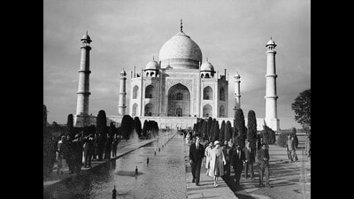 Queen Elizabeth II and the Duke of Edinburgh at the Taj Mahal. Since Homai was working for the British Information Service she had access to the power elite and photographed all major events before and just after Independence. (Homai Vyarawalla/Alkazi Collection/1961) Queen Elizabeth II and the Duke of Edinburgh at the Taj Mahal. Since Homai was working for the British Information Service she had access to the power elite and photographed all major events before and just after Independence. (Homai Vyarawalla/Alkazi Collection/1961)