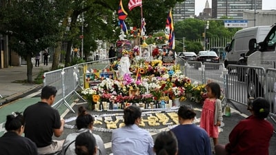 Supporters of Tibetan activist Lobga Rangzen, who self-immolated outside the United Nations headquarters on July 2, pray outside the UN, calling for international action on Tibet and criticizing China's policies in the region. (File Photo/AFP) Supporters of Tibetan activist Lobga Rangzen, who self-immolated outside the United Nations headquarters on July 2, pray outside the UN, calling for international action on Tibet and criticizing China's policies in the region. (File Photo/AFP)