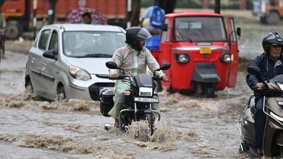 “Residents faced issues in commuting and children were unable to reach their schools,” said RK Jaiswal, a resident of Sector 69. (Parveen Kumar/ HT Photo)