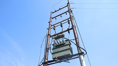 The man was trying to cross the central verge and came in contact with high-voltage electric wires (PTI/Representational Image) The man was trying to cross the central verge and came in contact with high-voltage electric wires (PTI/Representational Image)