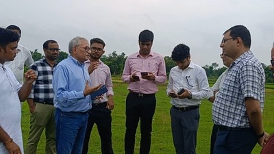 পুরুলিয়া পরিদর্শনে বেঙ্গালুরুর বিশেষজ্ঞরা (সৌজন্যে ফেসবুক ) পুরুলিয়া পরিদর্শনে বেঙ্গালুরুর বিশেষজ্ঞরা (সৌজন্যে ফেসবুক )