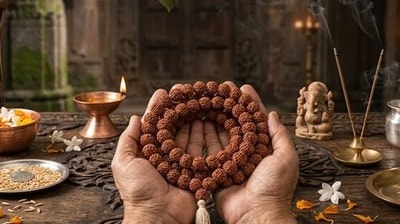 రుద్రాక్ష ధరించే ముందు ఈ నియమాలు తప్పక తెలుసుకోండి.. శివ మహాపురాణం ఏం చెబుతోంది? రుద్రాక్ష ధరించే ముందు ఈ నియమాలు తప్పక తెలుసుకోండి.. శివ మహాపురాణం ఏం చెబుతోంది?