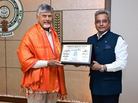 సీఎం చంద్రబాబుతో హెచ్ఎస్ఎల్ సీఎండీ చంద్రశేఖరన్ రఘురాం