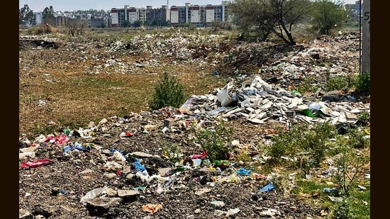 According to executive officer of the Zirakpur municipal council, Parvinder Singh Bhatti, the accumulation of garbage and the sewage-related issues were a result of the ongoing strike by sanitation workers. (Keshav Singh/HT)