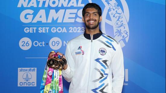 File image of national swimmer Srihari Nataraj who clocked 25.29 in the semi-final of 50m backstroke at the Commonwealth Games. (HT Archive)