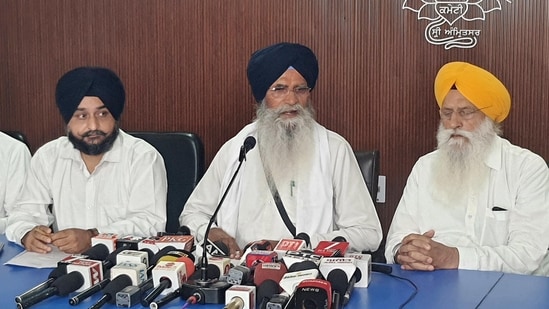 SGPC president Harjinder Singh Dhami with members addresses a press conference in Amritsar on Thursday. (Sameer Sehgal/HT)