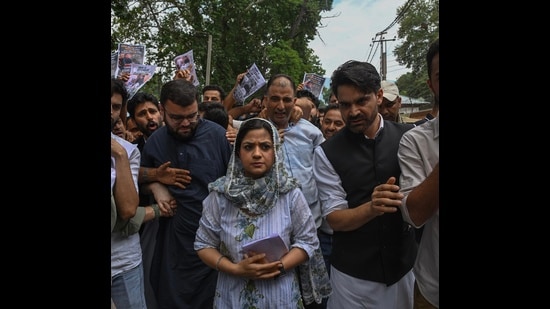 The FIR read that PDP workers, led by Mehbooba Mufti and Iltija Mufti, turned “aggressive” and attacked the police party. (Waseem Andrabi/HT)