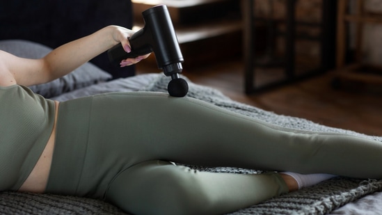 Massage guns for pain relief (Freepik)