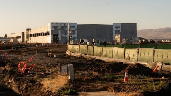 The Amazon data center under construction in Gilroy, Calif.