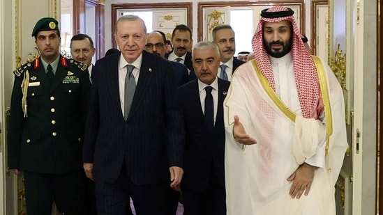 Turkish President Tayyip Erdogan is welcomed by Saudi Crown Prince Mohammed bin Salman, ahead of the expected signing of a defence deal between Saudi Arabia, Pakistan and Turkey, in Mecca, 